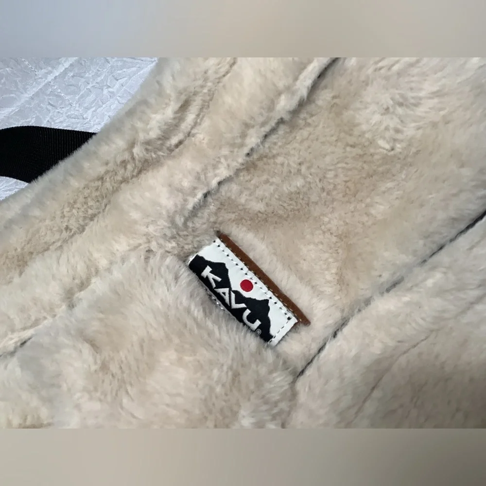 Kavu Sling Shearling material